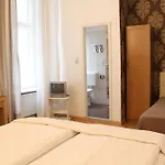 Garni Kleist Am Kurfuerstendamm 2* برلين
